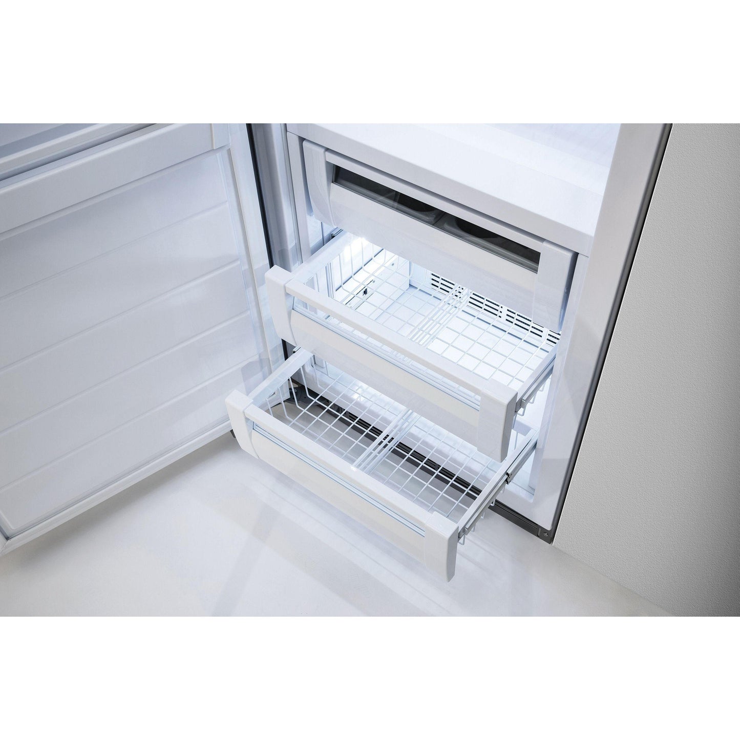 Viking 19.2 cu.ft. Upright Freezer with Interior Ice Maker VCFB5363LSS IMAGE 3