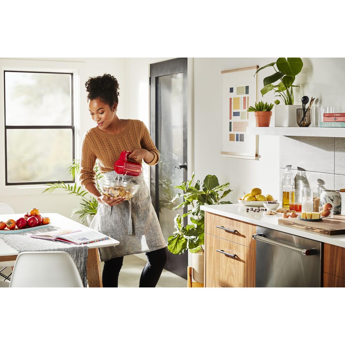 KitchenAid Hand Mixer with Soft Start™ KHMB732ER IMAGE 5