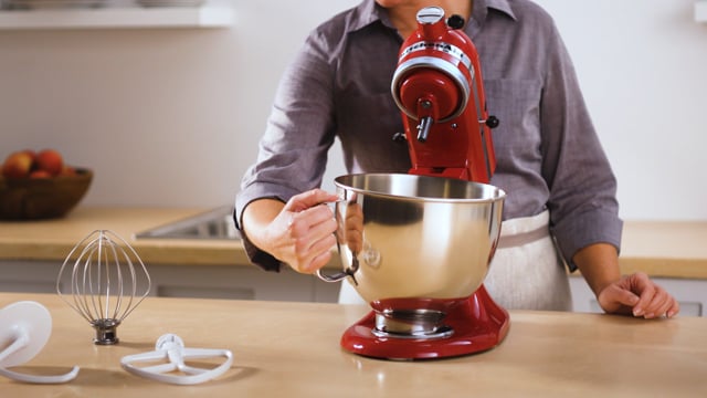 KitchenAid Artisan 5Qt Tilt-Head Stand Mixer KSM150PSIC EXTERNAL_VIDEO 2